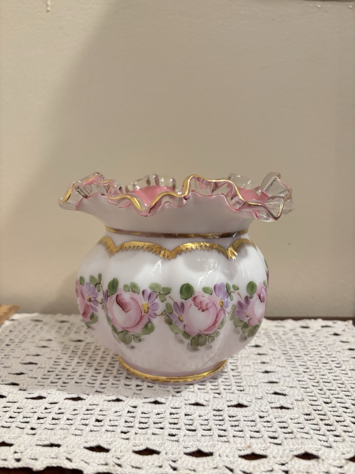 FENTON GLASS 1950’S Peach Crest CHARLETON Rose Bowl Melon Vase Crimped Ruffled