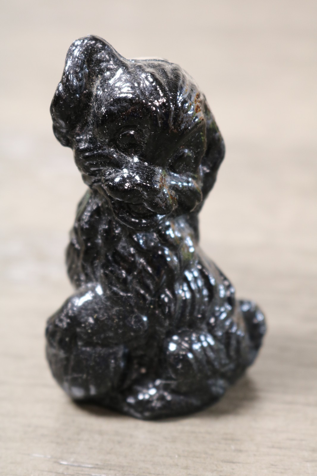 Boyd Glass Skippy the Dog Black / Ebony – B in Diamond w/ One Line Figurine