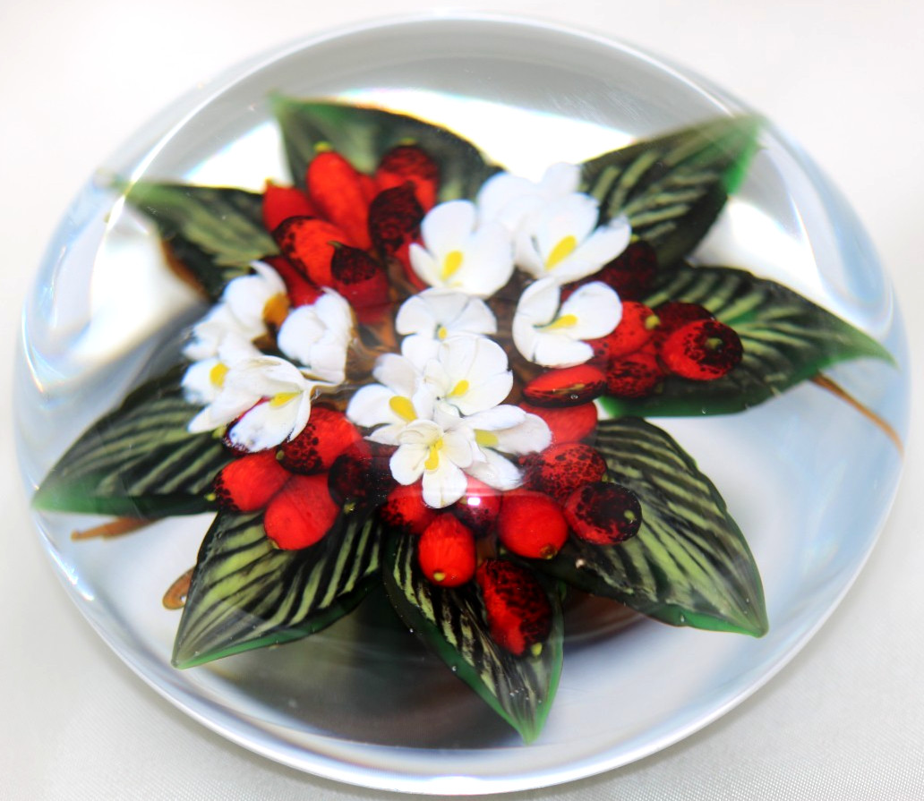 BEAUTIFUL Magnum RICK AYOTTE Flowers & Berries BOUQUET Art Glass PAPERWEIGHT
