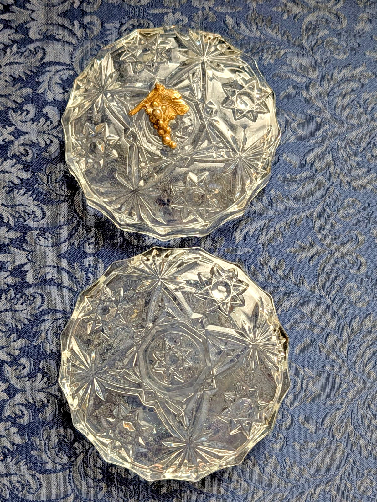 VTG POWDER BOX 5” WITH GOLD GRAPES EAPC PATTERN ITALY ~ EUC