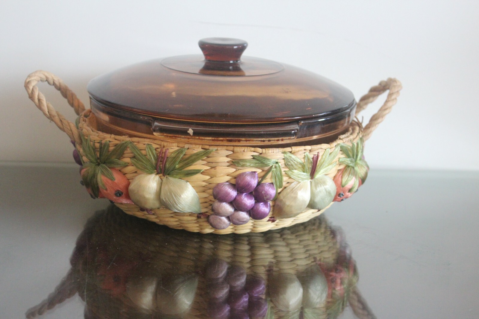 Anchor Hocking 2 Qt Covered Casserole Dish Amber #1438 w/Basket L#1468