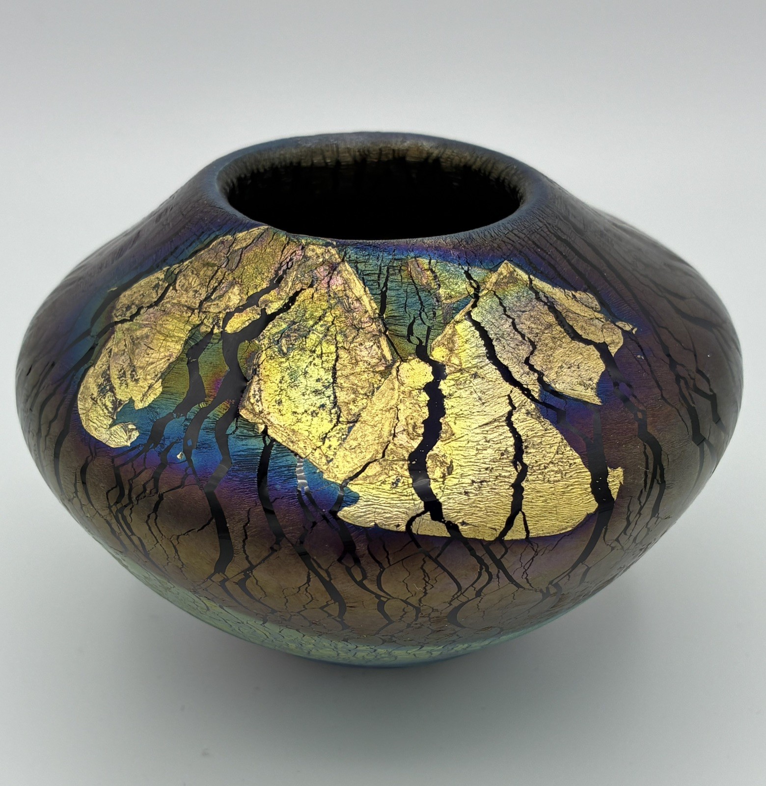 Beautiful Robert Eickholt Art Glass Vase Iridescent Gold Foil Purple Blue Signed