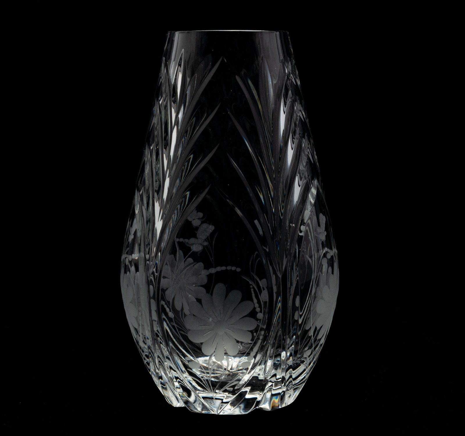 A Very Nice Crystal Vase with Etched Florals Cut Glass 7.5×4″ 3lb Clear Unmarked