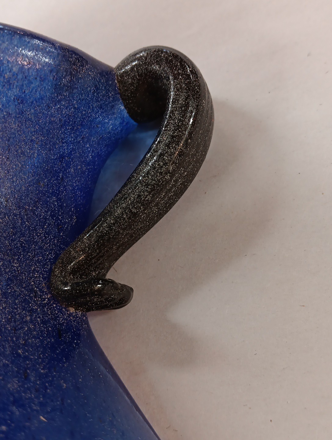 DESIGN GUILD Scavo Amphora cobalt ROMANIAN ART GLASS WALL POCKET VASE handles.