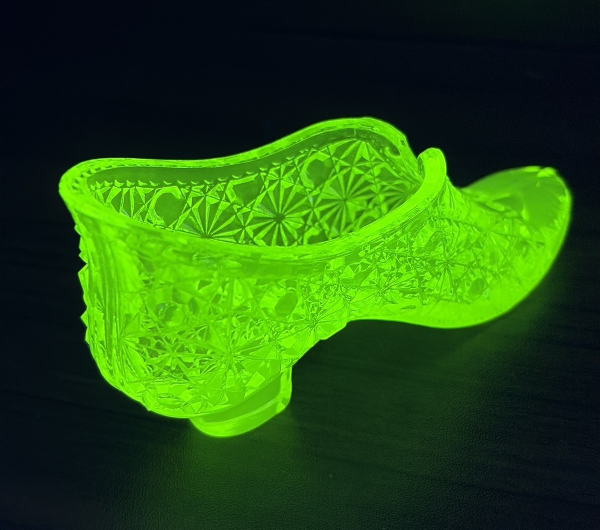 Duncan Miller Daisy & Button Slipper Shoe 5in Vaseline Uranium Glass UV Glow