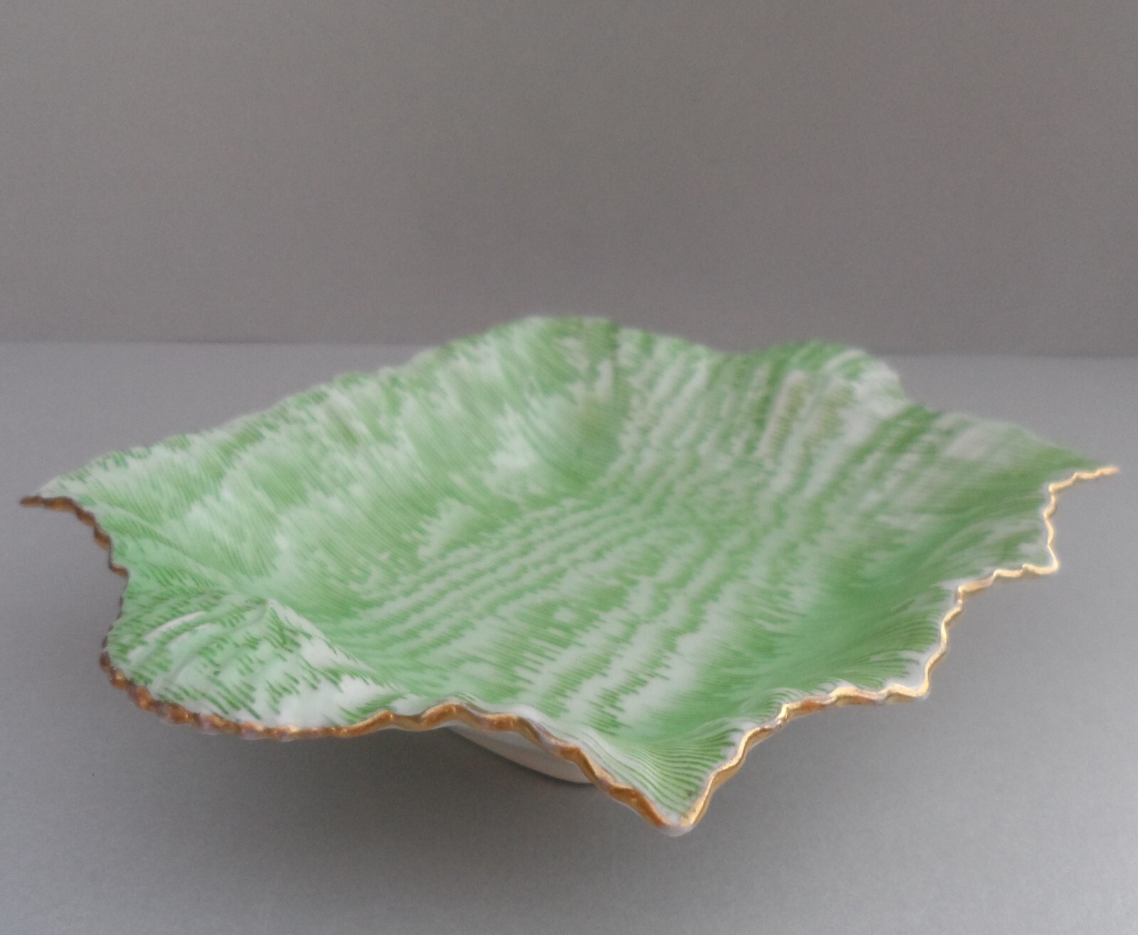 A superb Shelley “Moire Antique / Silk” Green trinket dish. C.1914
