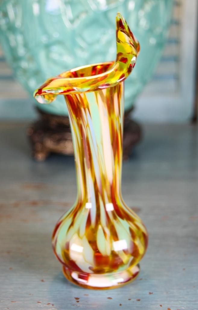 Vintage Hand Blown 7 5/8″ Jack in the Pulpit Art Glass Vase Multicolor Spatter