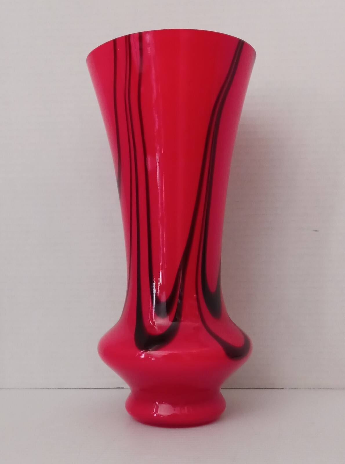Beautiful Hand Blown Glass Abstract Vase Unmarked Red & Black 11.75″ Tall