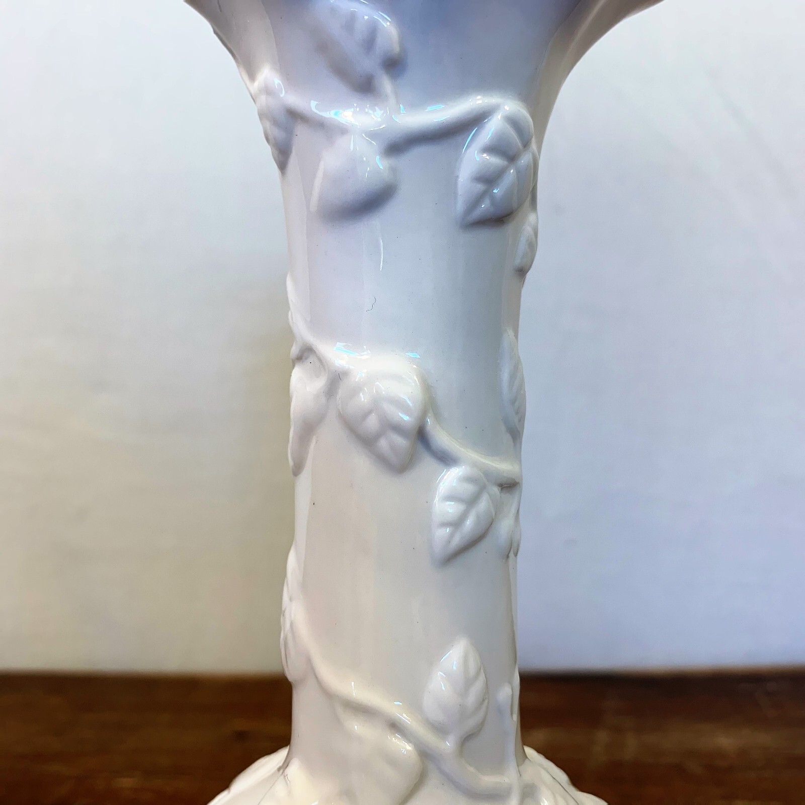 Raised Relief Embossed Ivy Vine White Ceramic 8″ Bud Vase Fluted Floral Flower