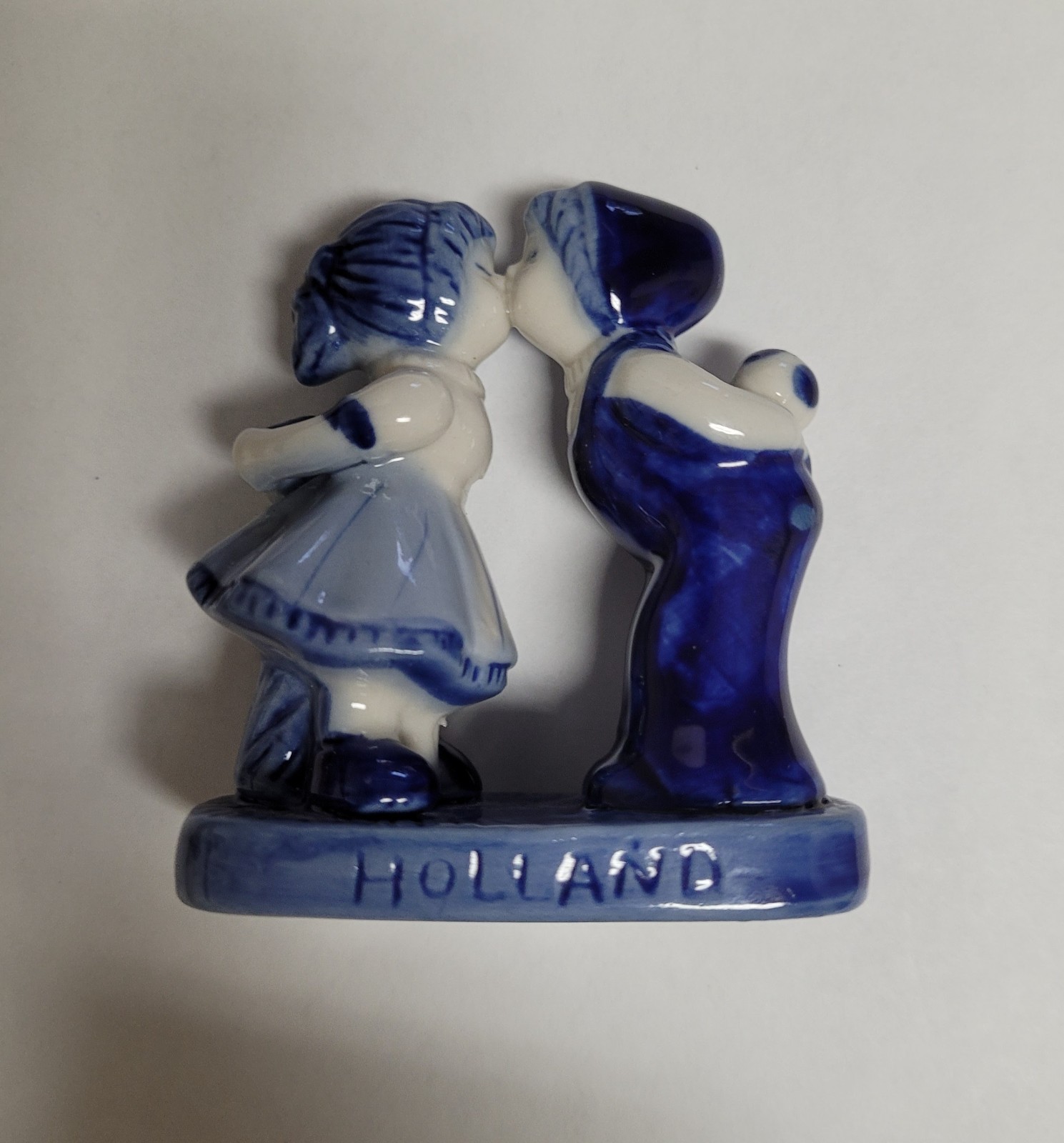 Delft Blue Dutch Kissing Children Vintage Figurine 2-3/4 inches Holland 018241