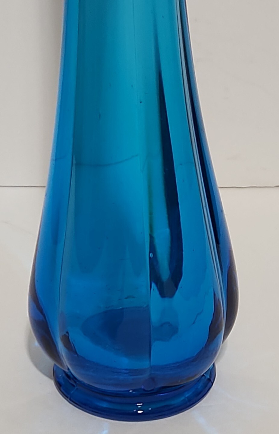 L E Smith Glass 4103 Simplicity Stretch Bud Swung Vase 12 1/2″ T Blue