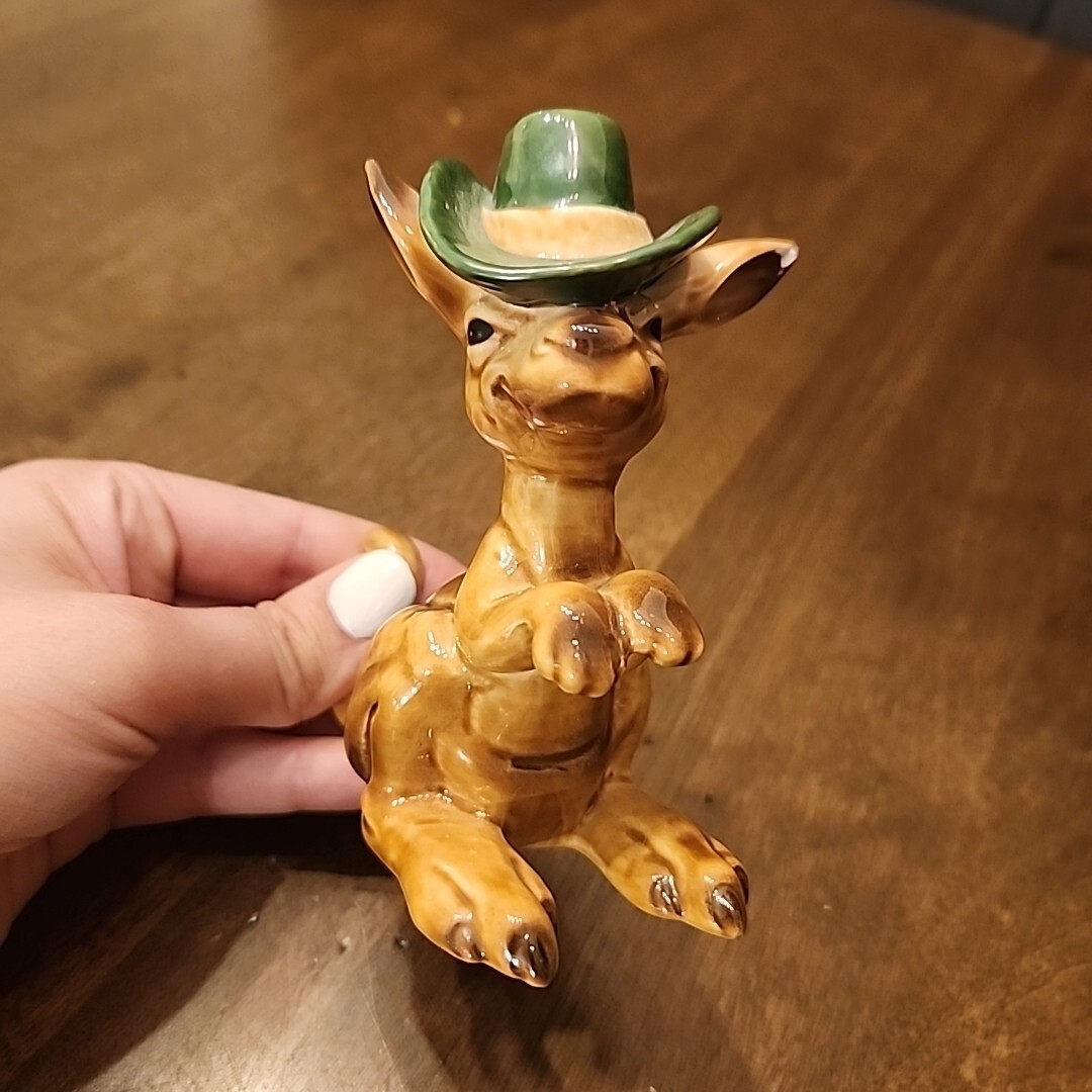 VTG GOEBEL KANGAROO WESTERN FIGURINE WITH HAT WEST GERMANY 33515 CHIPPED EAR