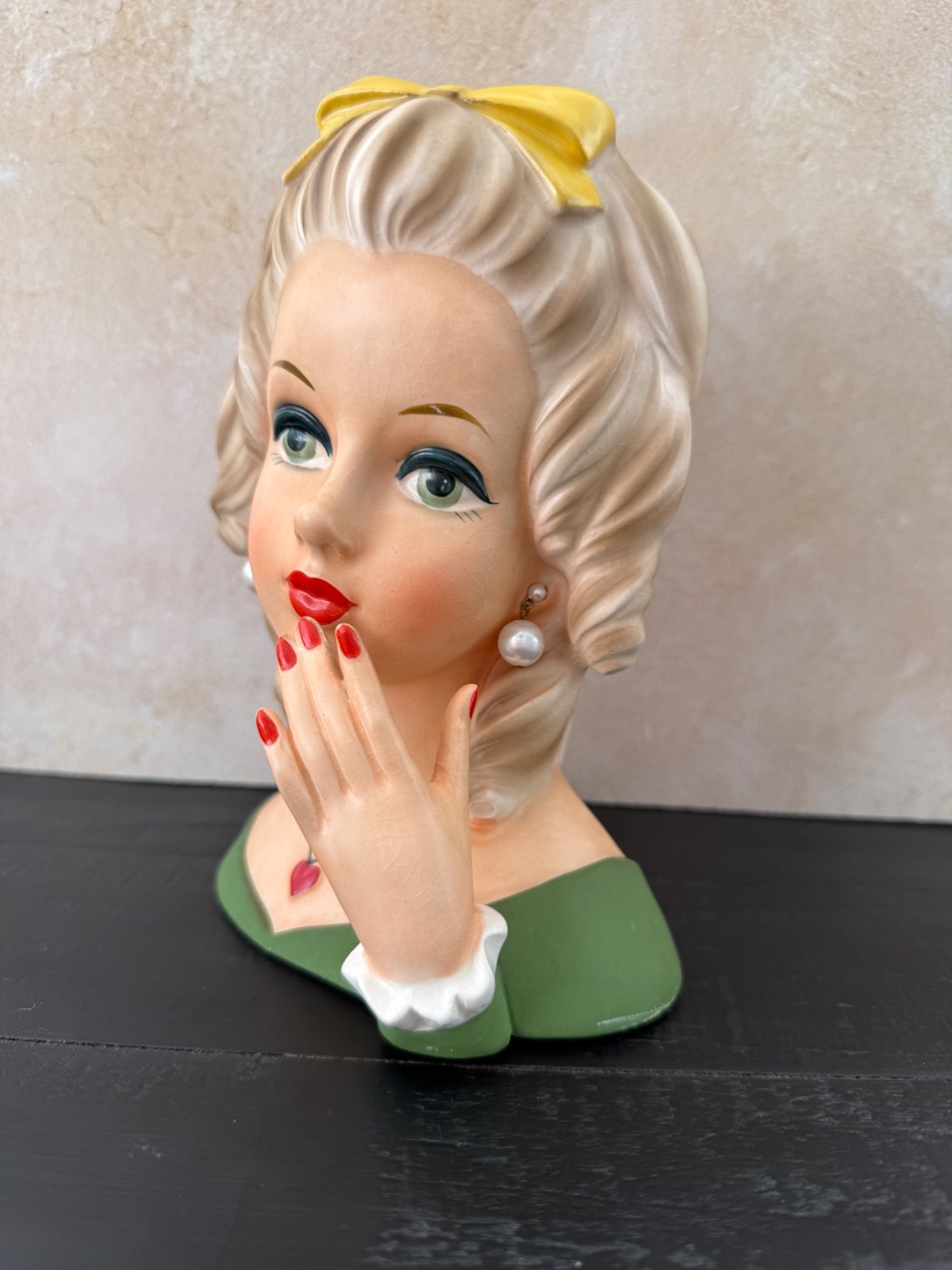 VINTAGE LADY HEAD VASE INARCO BLONDE HEART NECKLACE GREEN/YELLOW 7”
