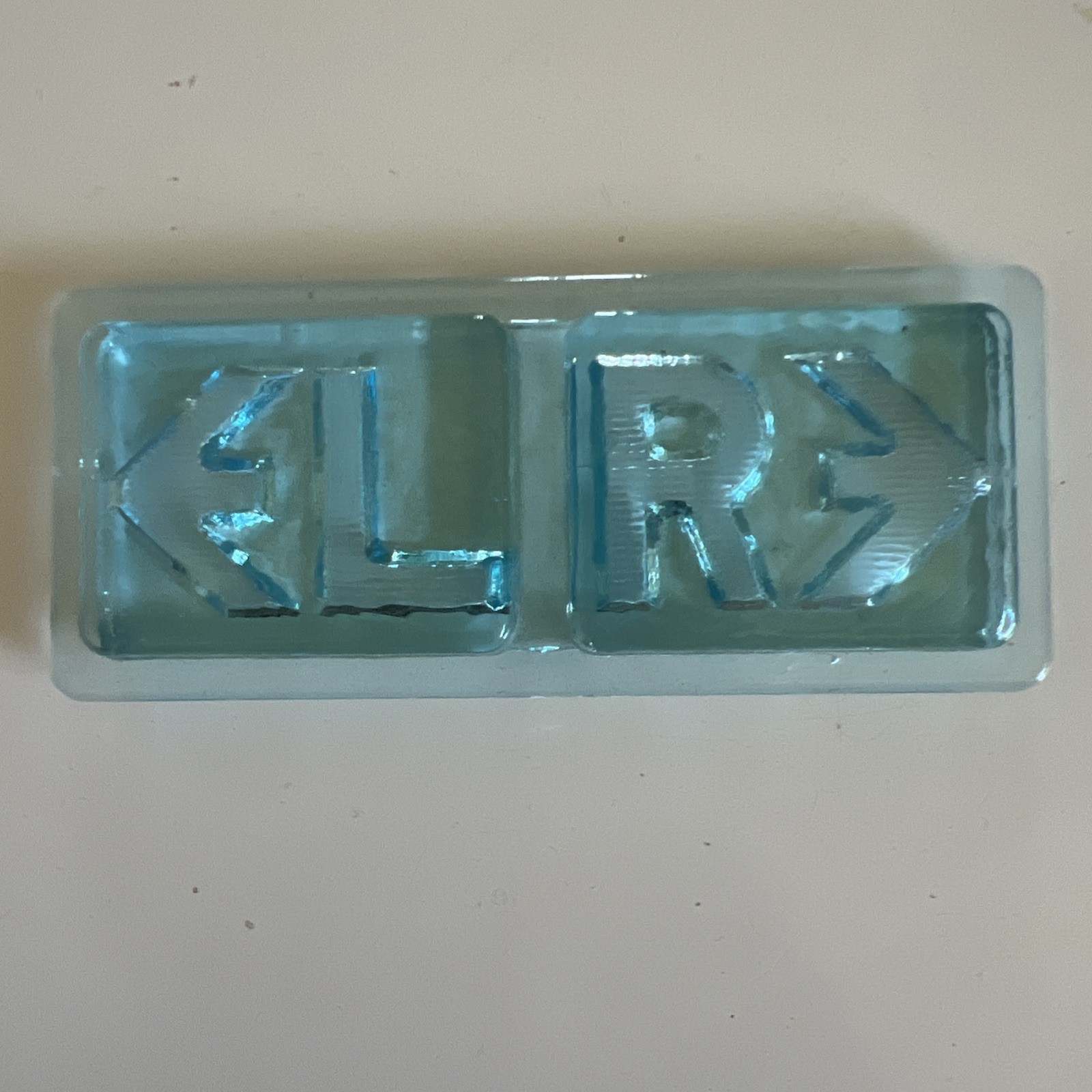 Selenium Glass L and R Arrow Sign