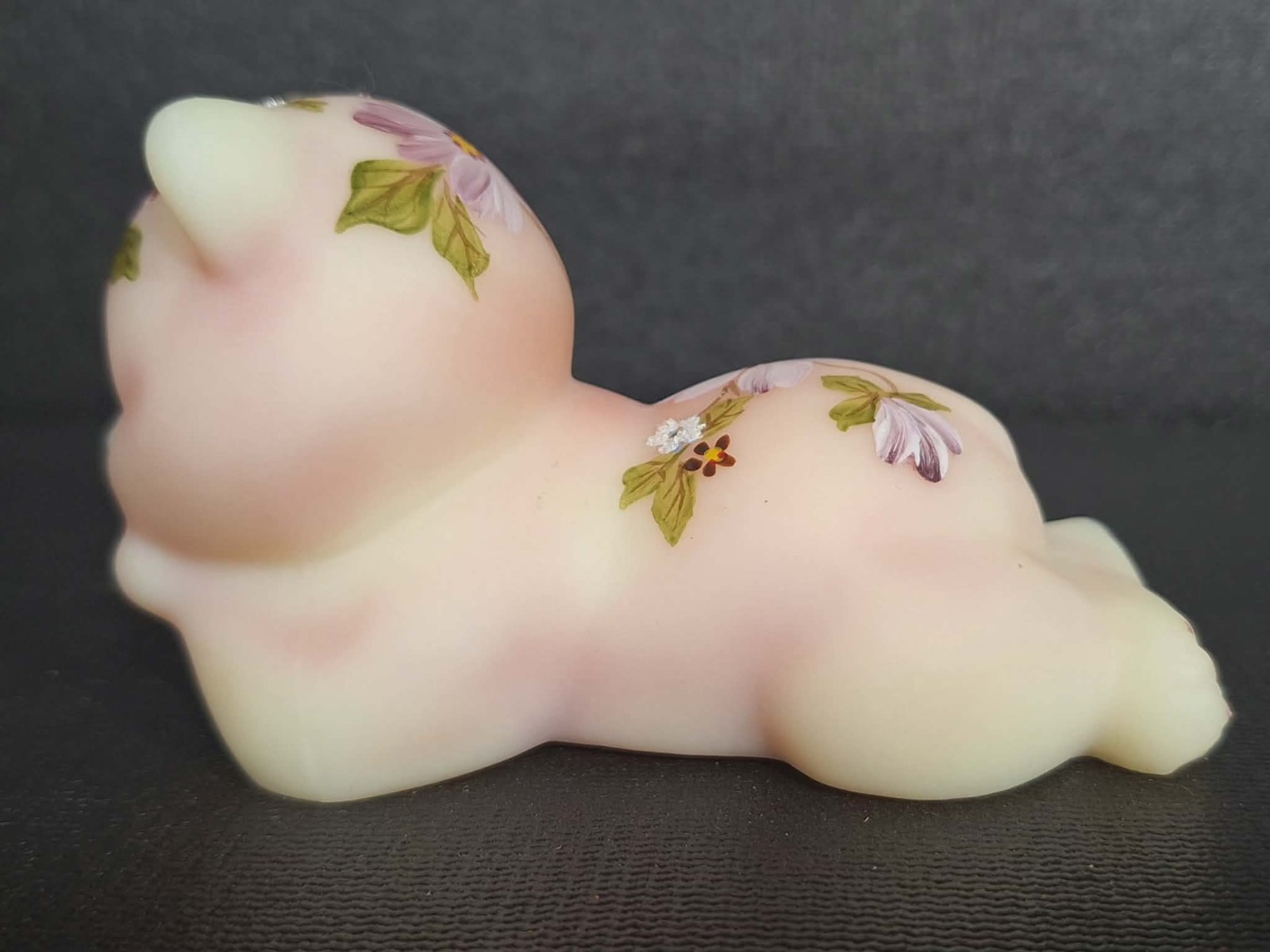 Fenton Burmese Daydreaming Bear HP Marilyn Wagner
