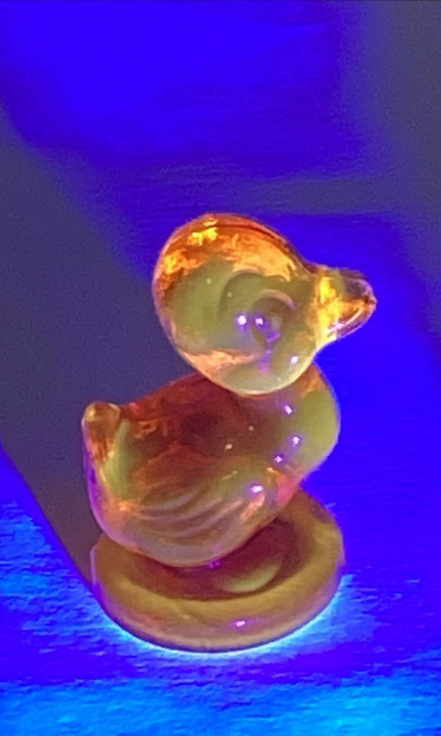 Boyd Art Glass glows Ducklings Starburst and Orange Lot of 2 Rare Vintage