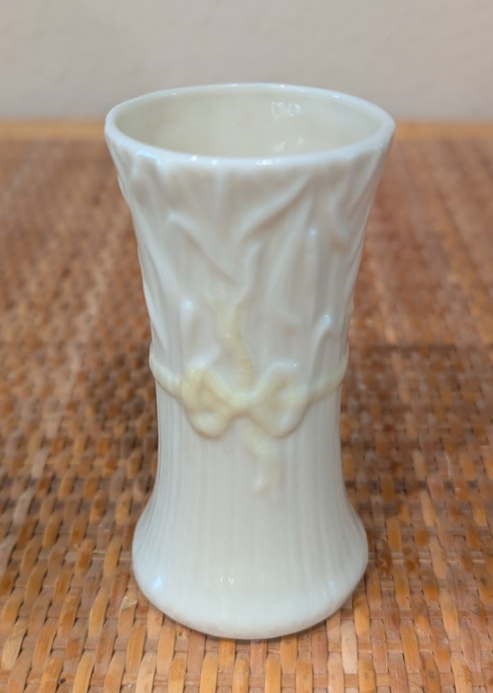 Vtg Irish Belleek Typha Spill Yellow Ribbon Bud Vase Green 6th Mark 1965-1980