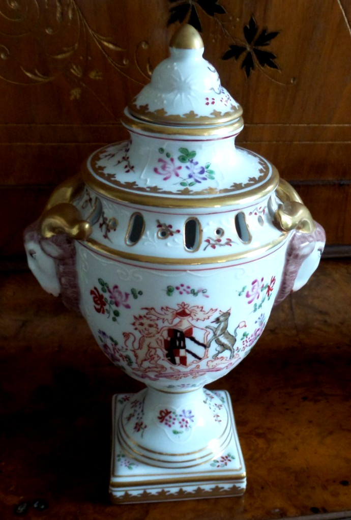 Porcelain Chelsea House Ram Head Armorial Urn 9″H x6″W