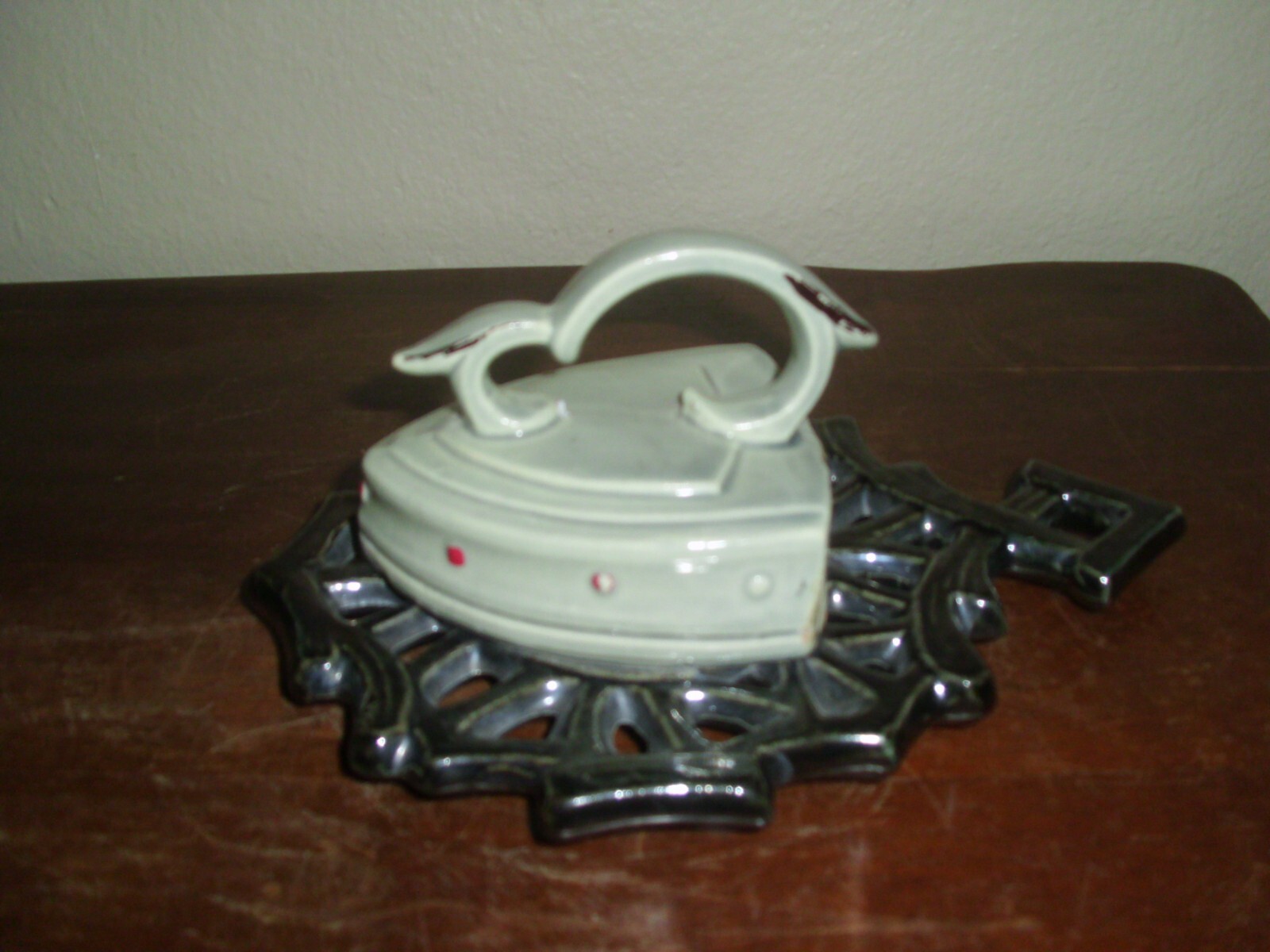 Vintage McCoy Pottery Flat Iron Trivet Wall Pocket Grey Black