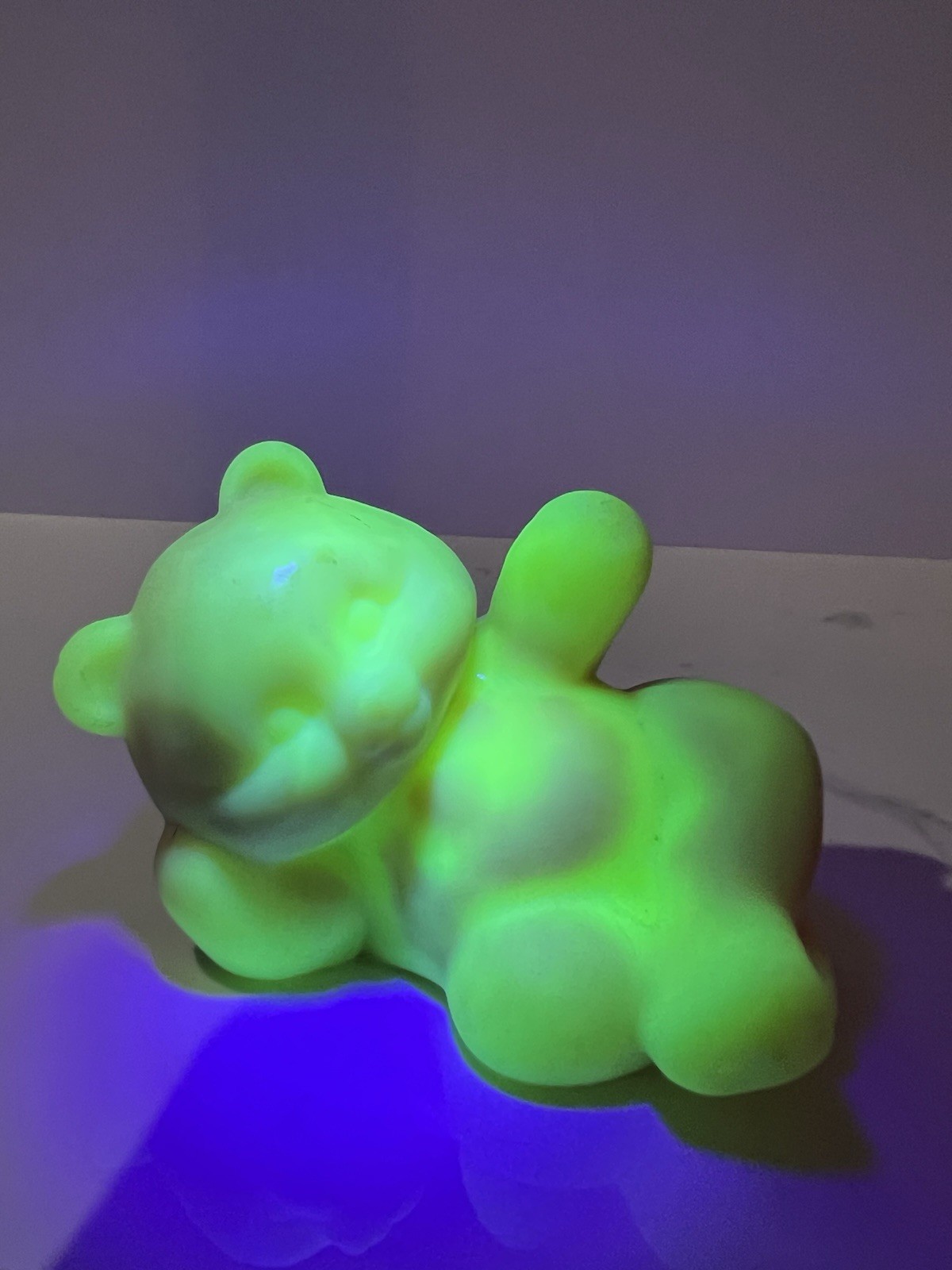 VTG Fenton Burmese Glows Under Black Light Bear Figurine