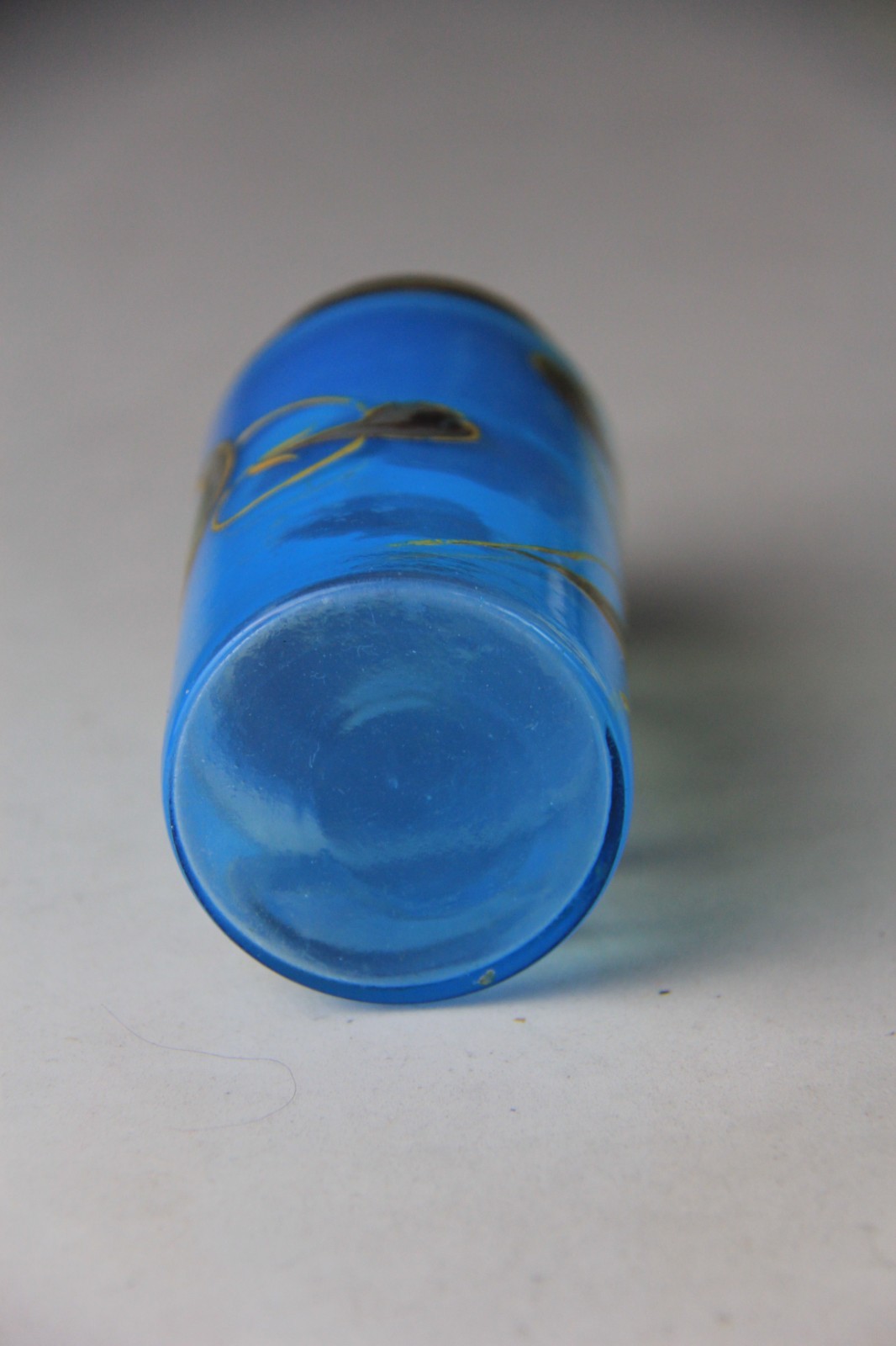 ANTIQUE VICTORIAN BLUE GLASS HAND ENAMELED FLORAL SCENT BOTTLE W/ METAL LID