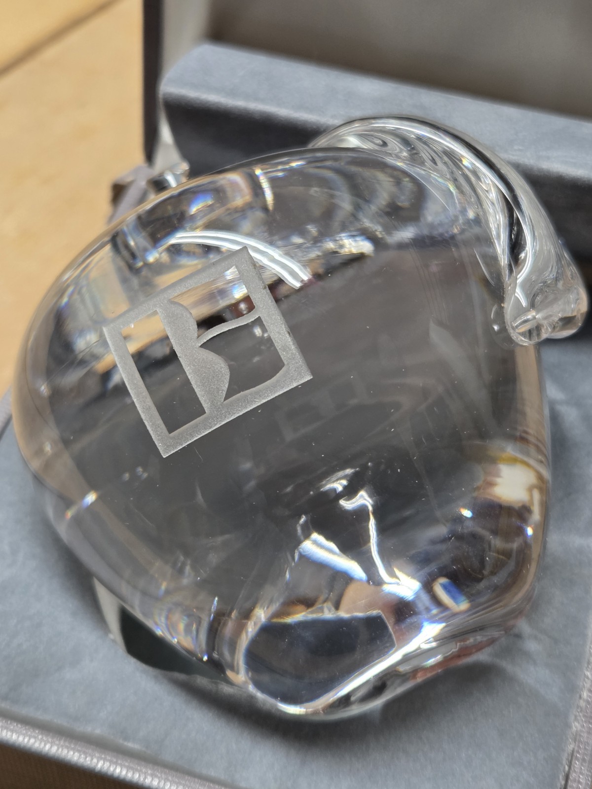 Crystal Clear Glass Apple Paperweight 1 lb 6 oz Figurine Sculpture