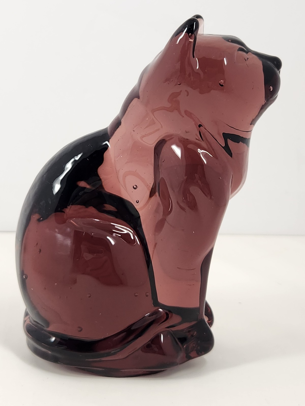 Vintage Silvestri amethyst purple art glass cat figurine 365nm UV reactive