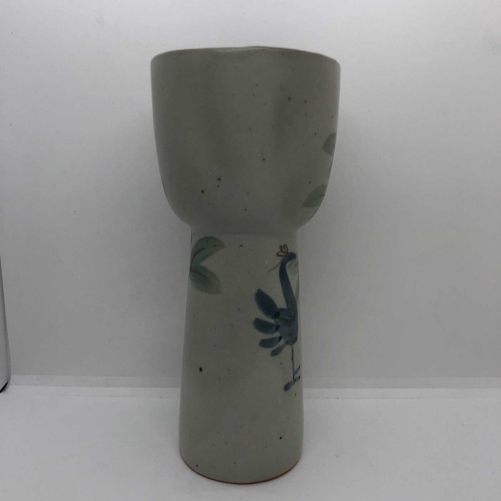 UCTCI (1) 7″ VASE PALM & PEACOCK TAN With SPECKLES HAND PAINTED Japan •PRISTINE•
