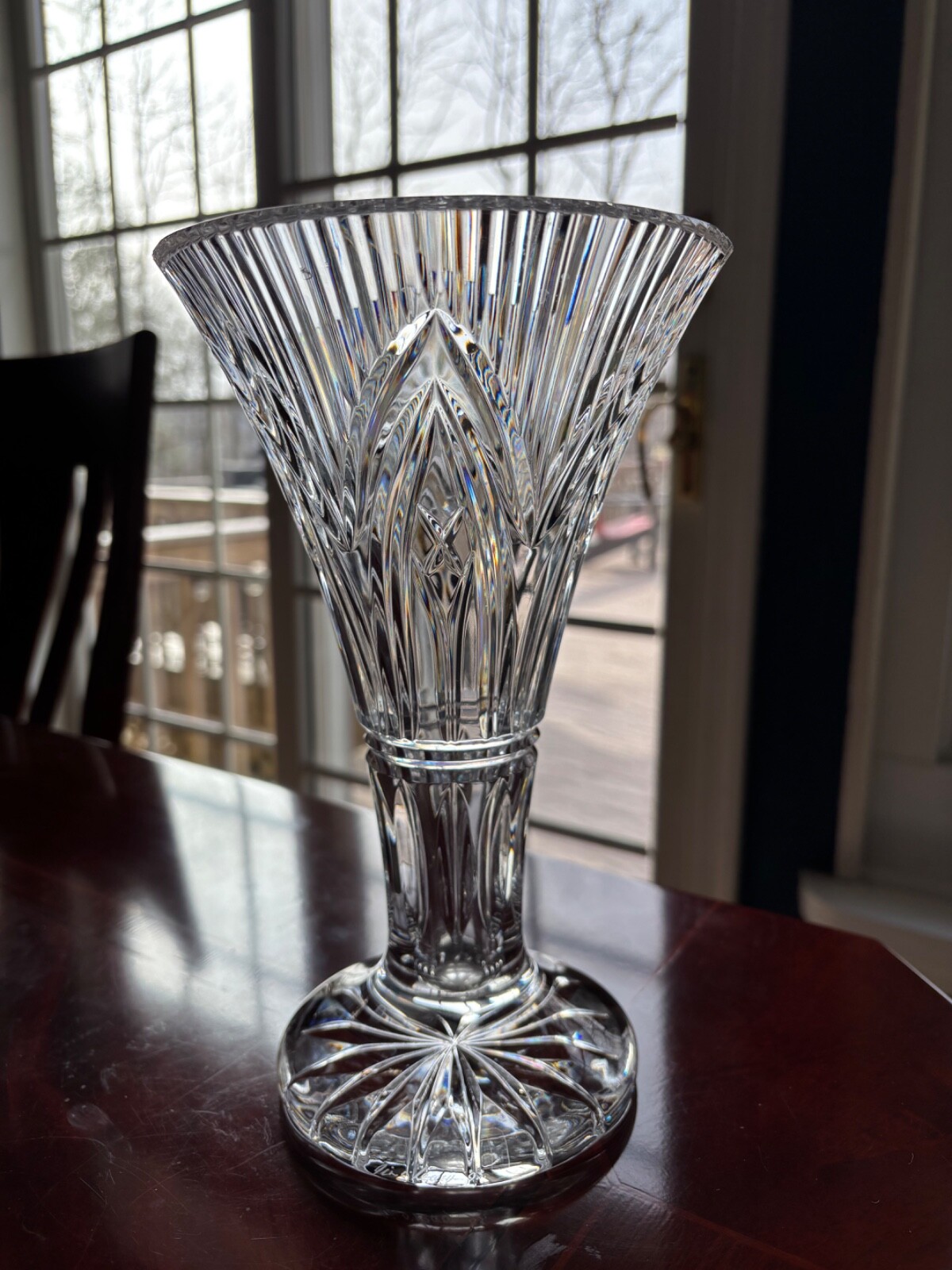 BEAUTIFUL WATERFORD IRISH CRYSTAL JIM O’LEARY ROCK OF CASHEL TRUMPET VASE 10″
