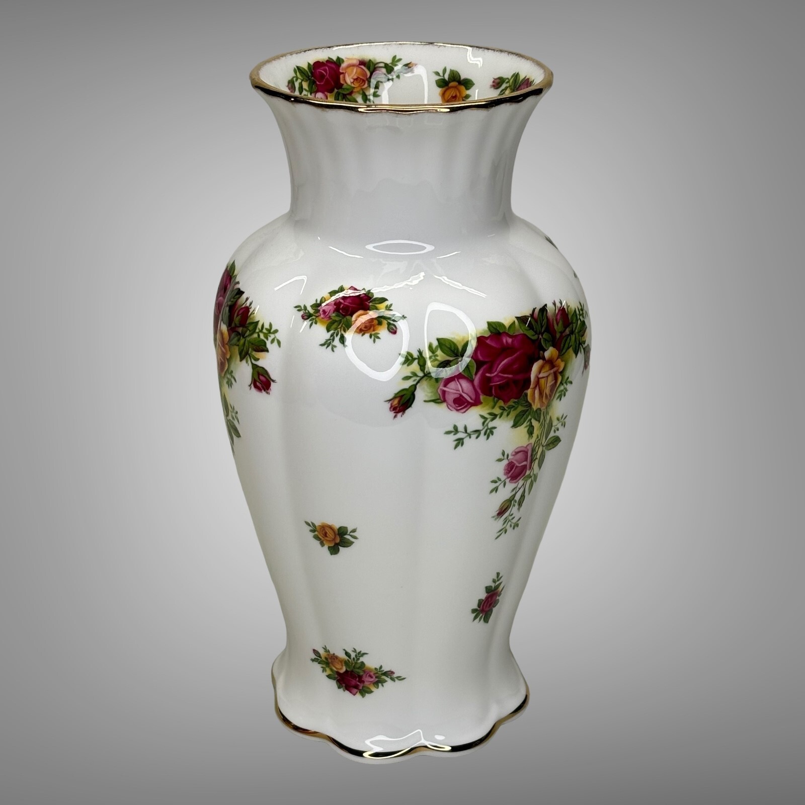 Vintage 1962 Royal Albert Old Country Roses Vase with Scallop Footing England