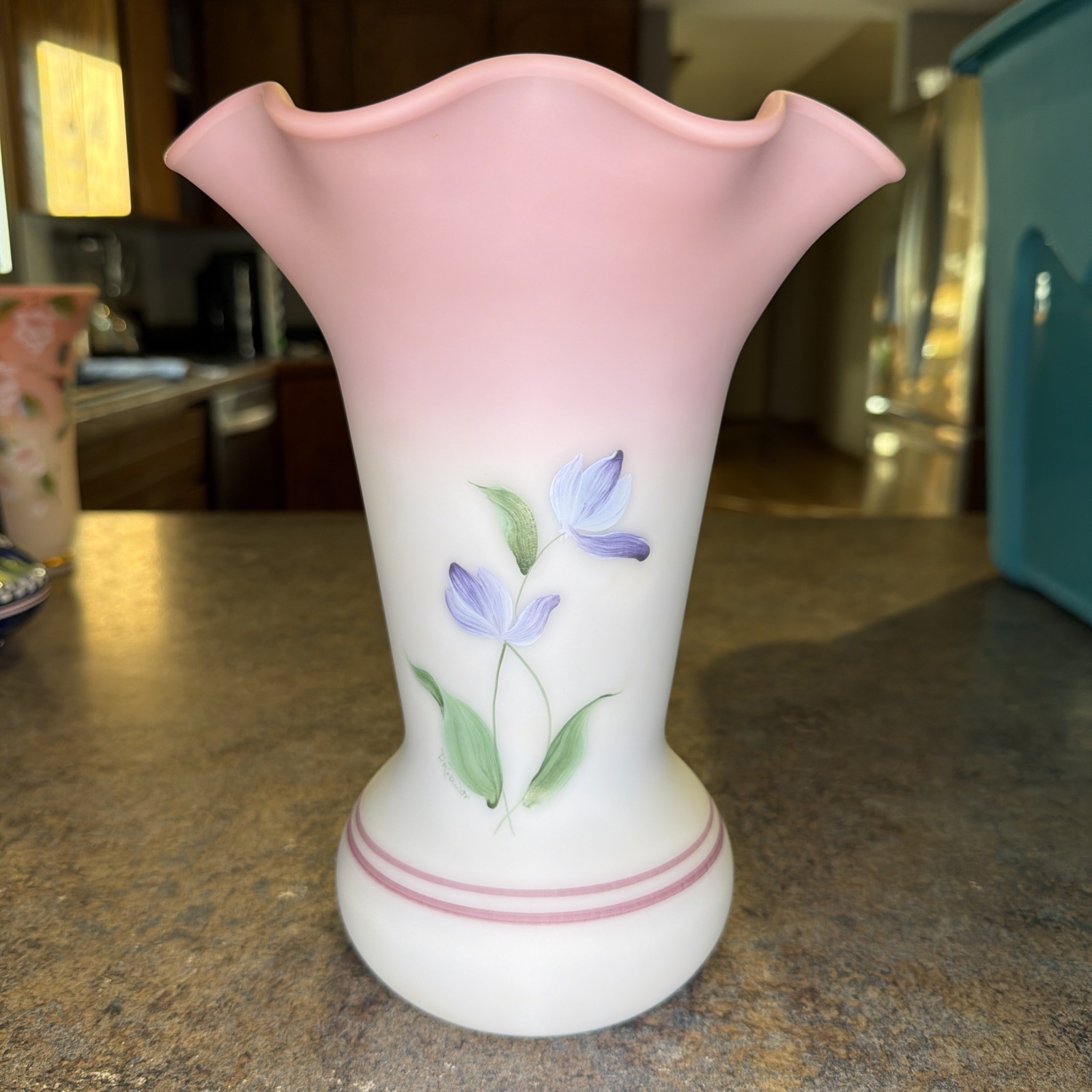 Fenton Honor Collection 2001 Burmese 9.5″ Vase Signed By Frank And Don Fenton