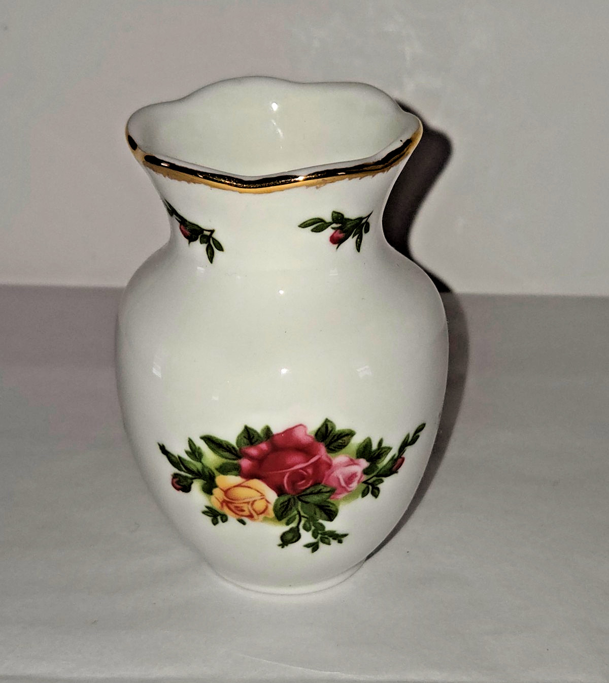 Royal Albert Old Country Roses 3.25 inch Bone China Bud Vase Ruffled Rim