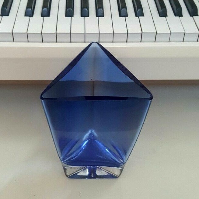 LSA POLAND ART GLASS 8.5 INCH COBALT BL UE VASE TRIANGLE THICK BOTTOM 4.2 LBS