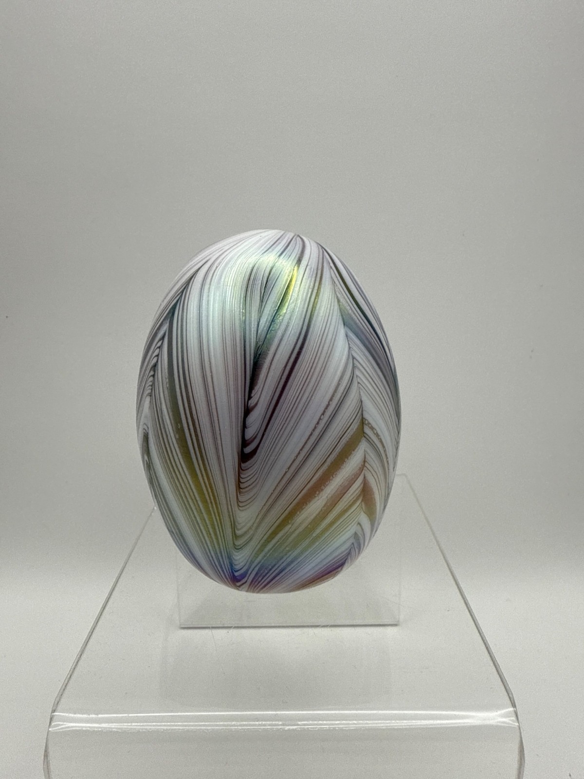 Vtg Gibson Art Glass Egg Shape Paperweight White Purple Pulled Feather Iridized