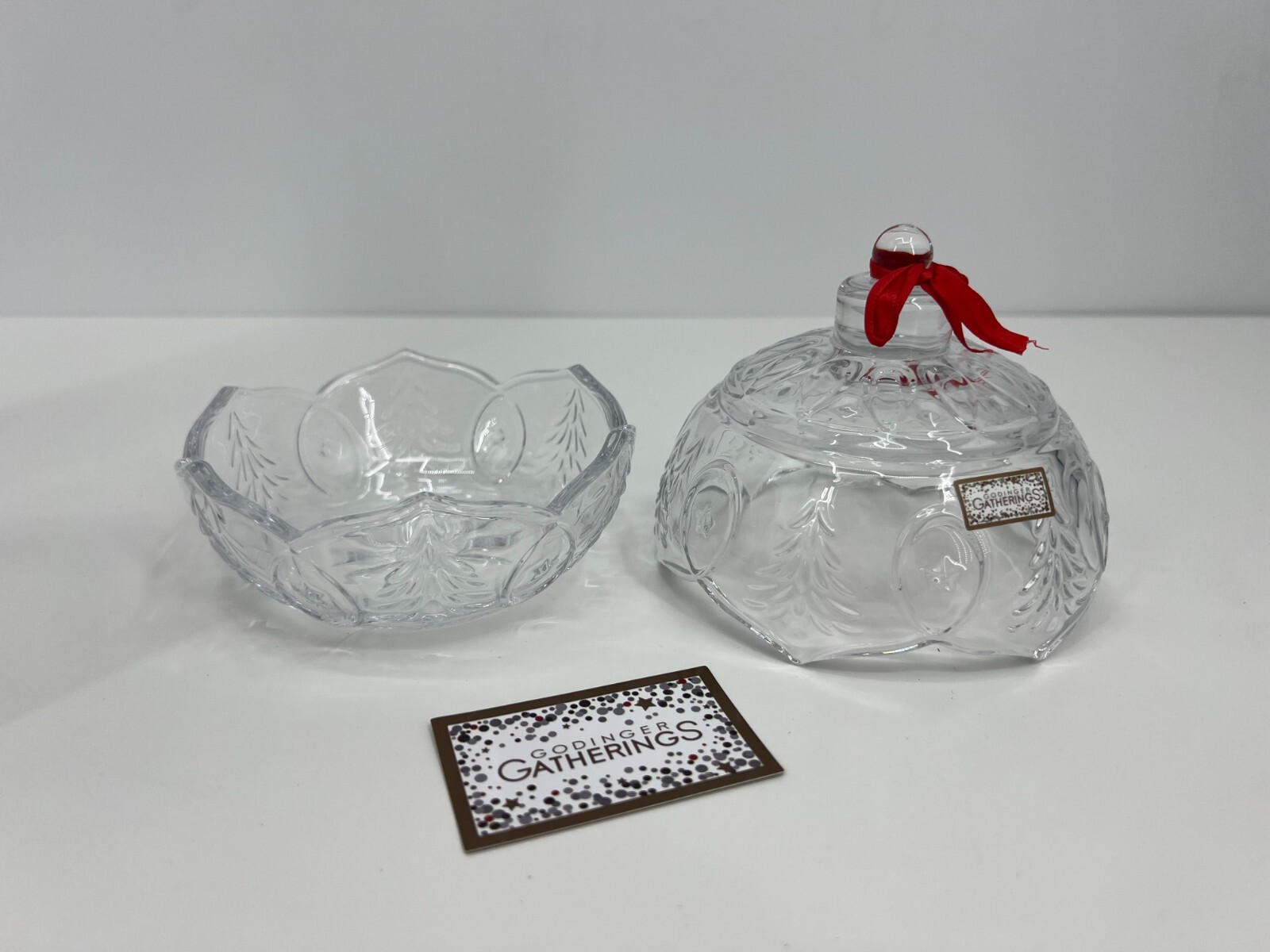 Shannon by Godinger Gatherings – Crystal Ornament Shaped Gift Box w/ Red Bow