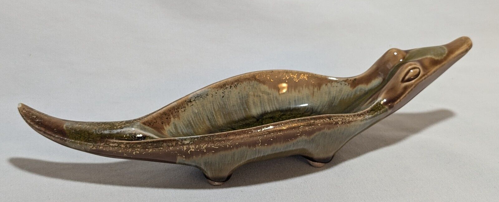 Vintg alligator ashtray dish California Originals #743 lave glaze gold speckles