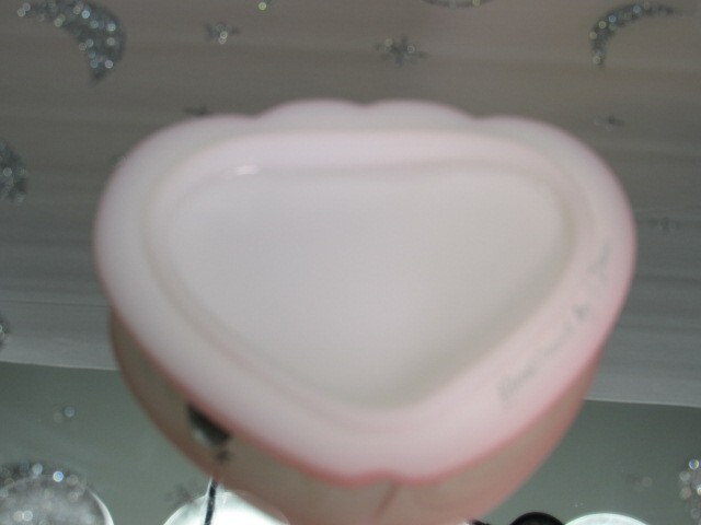 FENTON GLASS DOUBLE HEART WHITE SATIN GLASS FOOTED TRINKET BOX W/LID