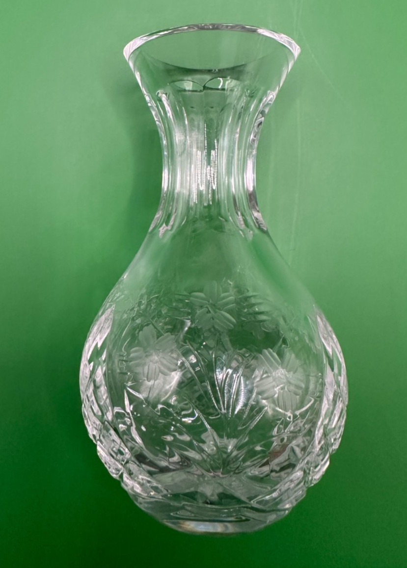 Crystal Bud Vase Etched Floral Design Bulb Shape Cut Diamond Pattern 4.5 Inches