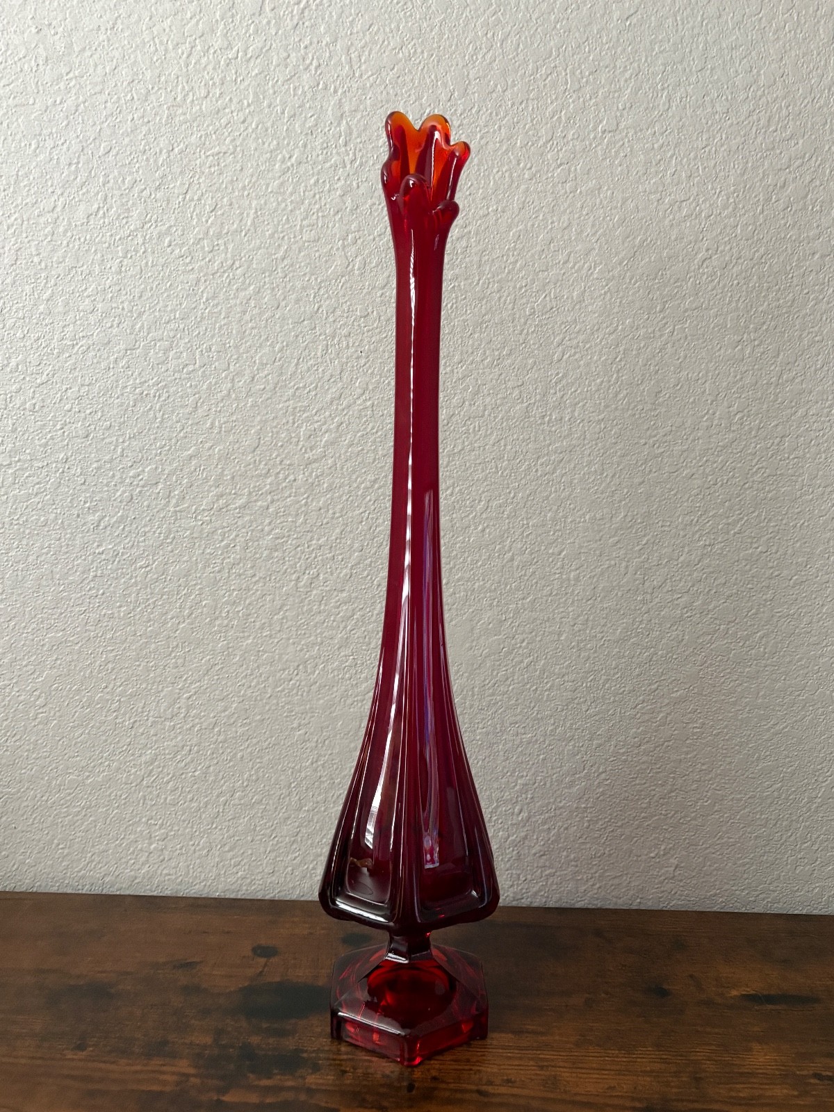 VTG Viking Glass Amberina/Ruby 19.5″H Epic Column 6-Panel Swung Vase Uv Reactive