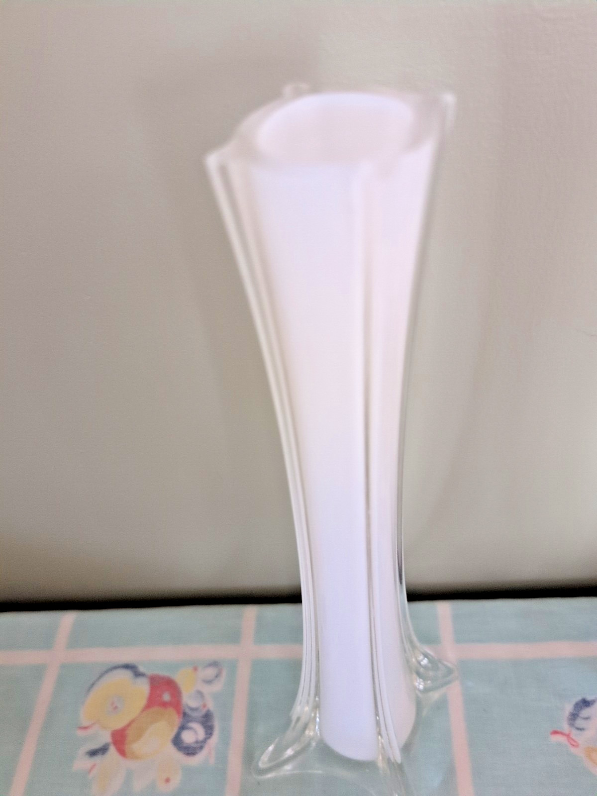 Vintage Balboa Vase White Venetian Encased Glass Mid-Century Mod 12″ stretch