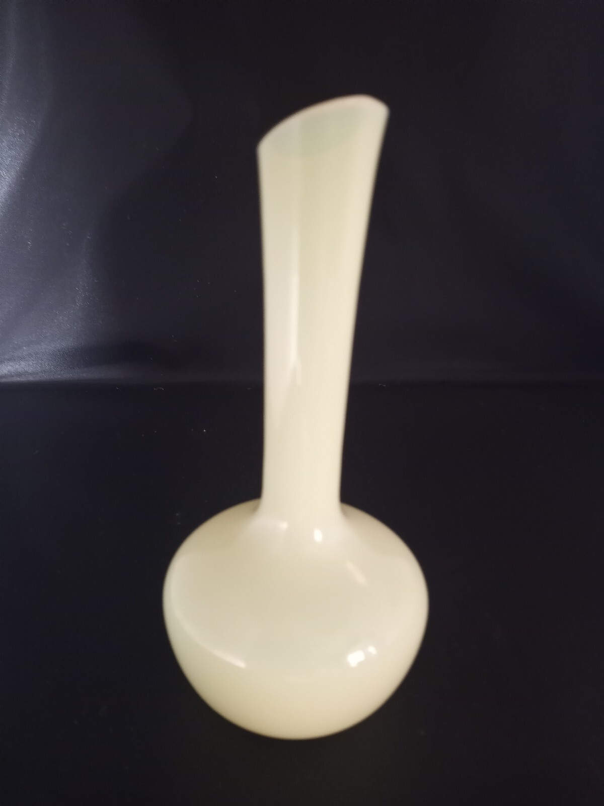 Lindshammer Gunnar Art Glass Yellow Bud Vase