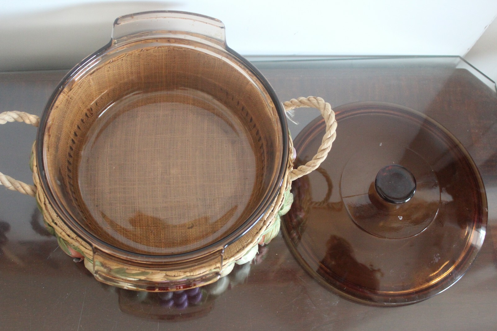 Anchor Hocking 2 Qt Covered Casserole Dish Amber #1438 w/Basket L#1468