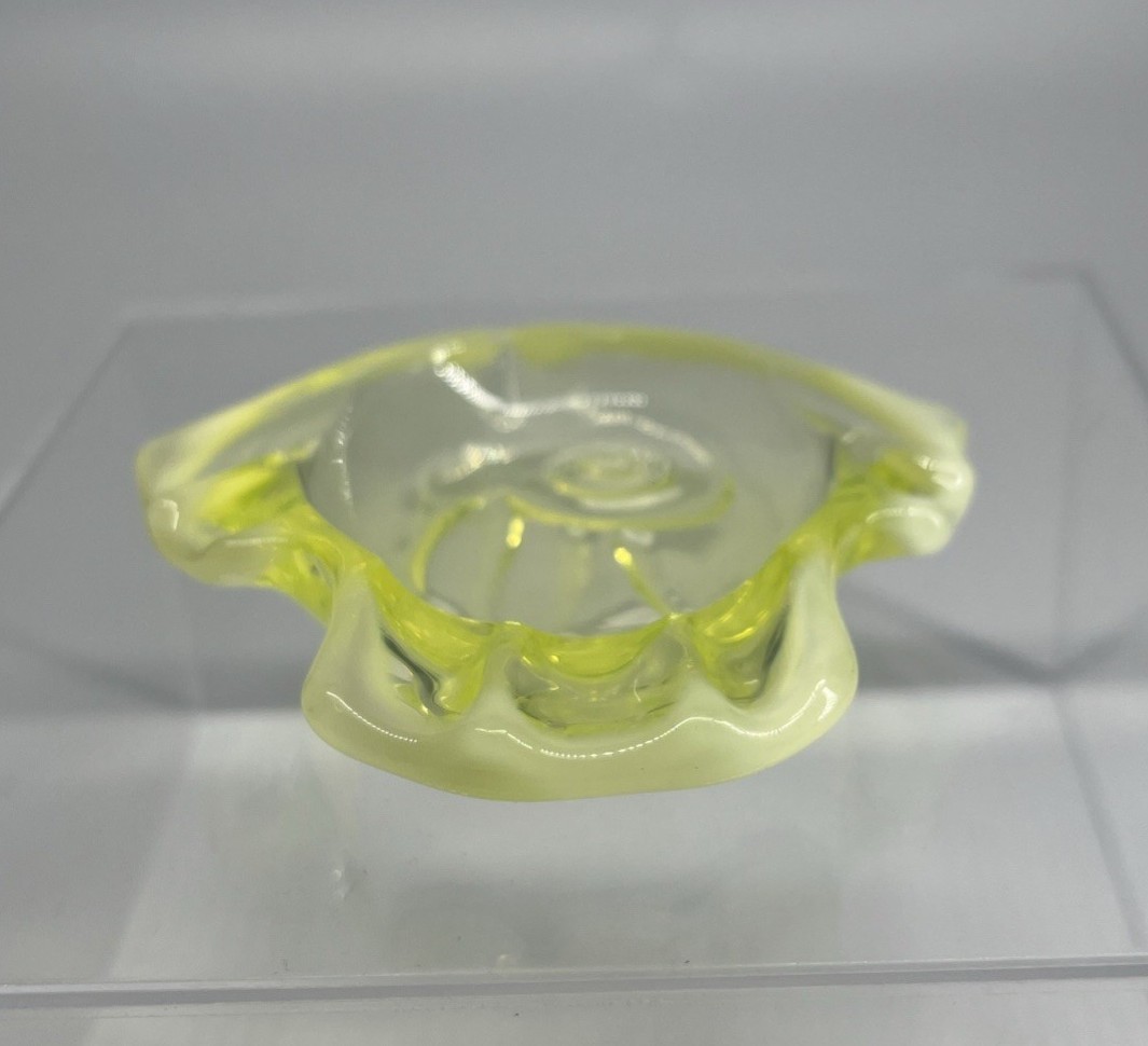 Duncan Miller Fish Ashtray Figurine 3.75″ Uranium Vaseline Opalescent Glow MCM