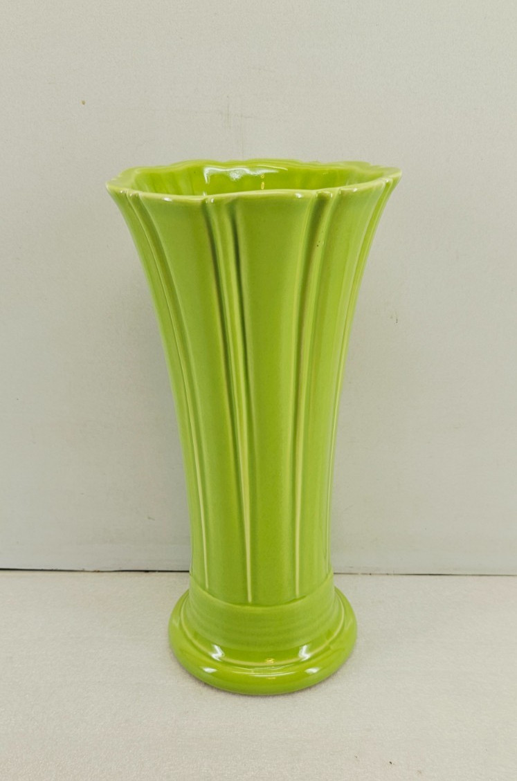 VASE chartreuse green HOMER LAUGHLIN FIESTA 9 5/8″ MEDIUM NEW