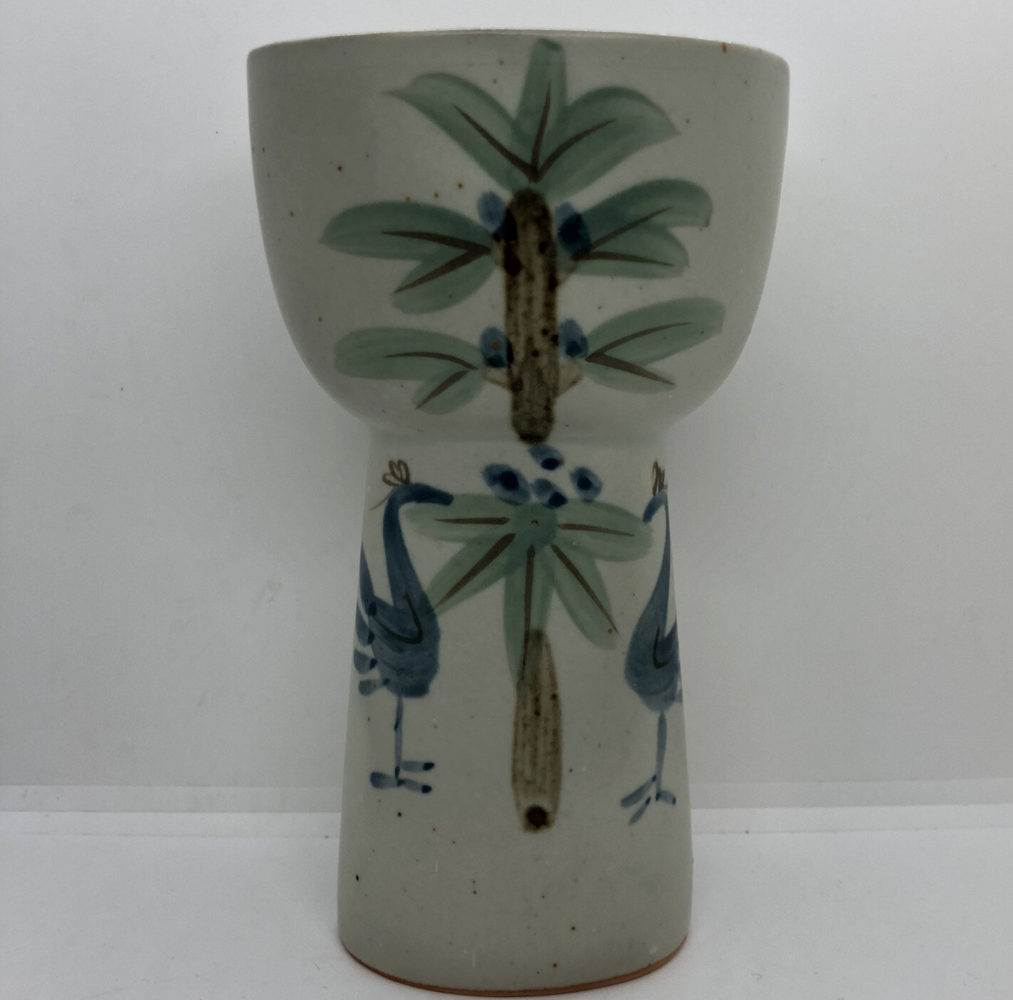 UCTCI (1) 7″ VASE PALM & PEACOCK TAN With SPECKLES HAND PAINTED Japan •PRISTINE•