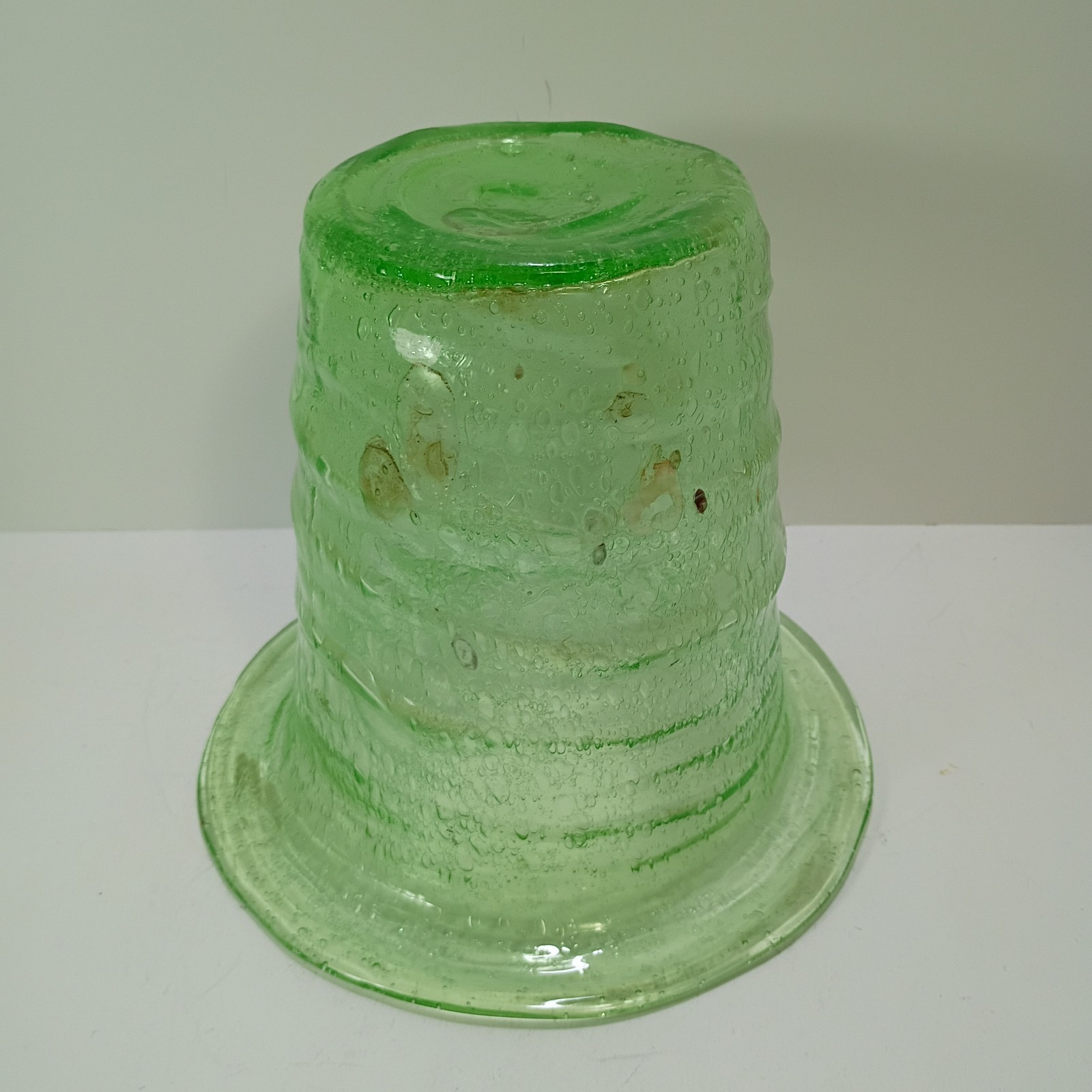 7″ Consolidated Catalonian Hat Shaped Uranium Wavy Vase Lots Of Bubbles GLOWS”