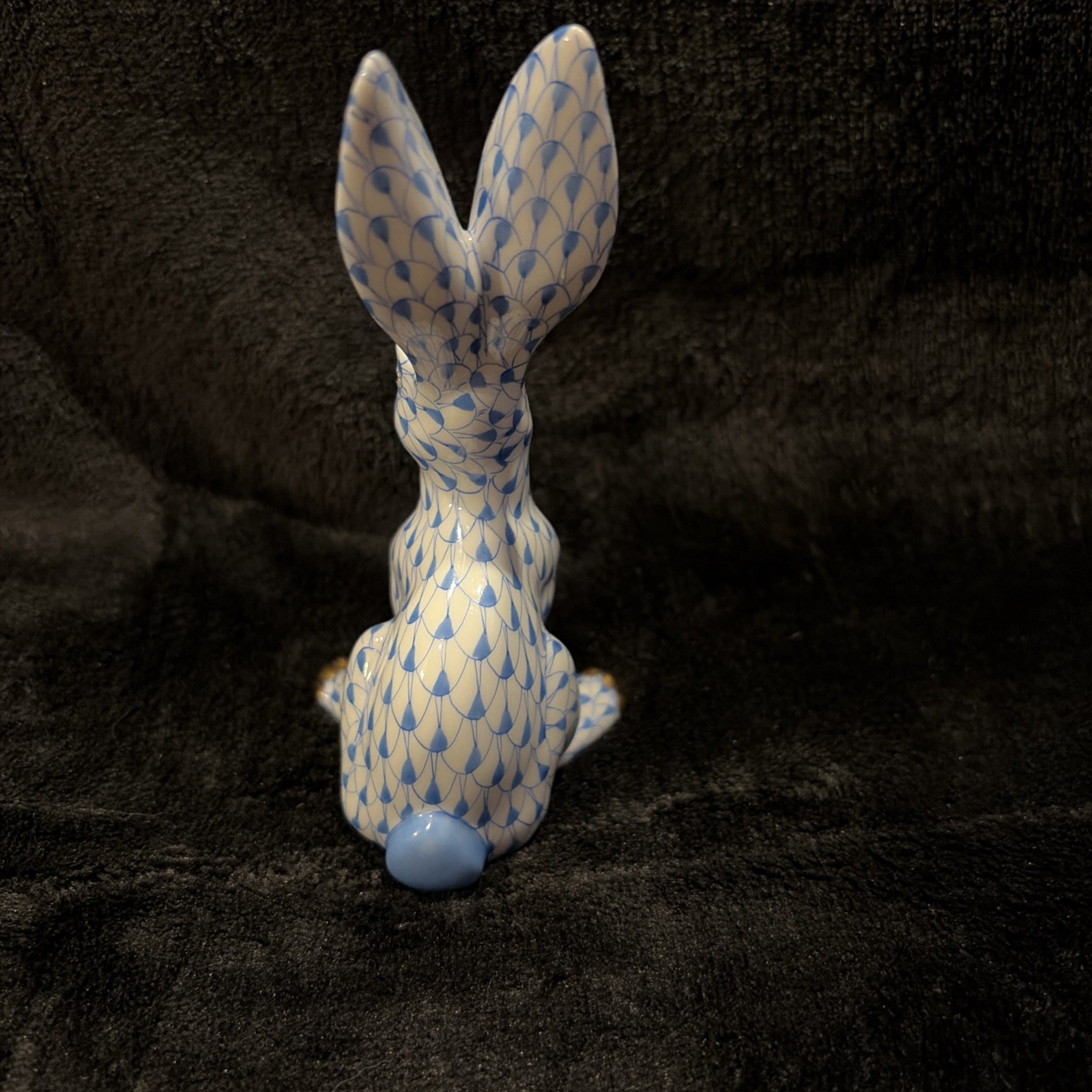 Herend Sitting Bunny, Blue Fishnet 5 Inch With Gold Accents