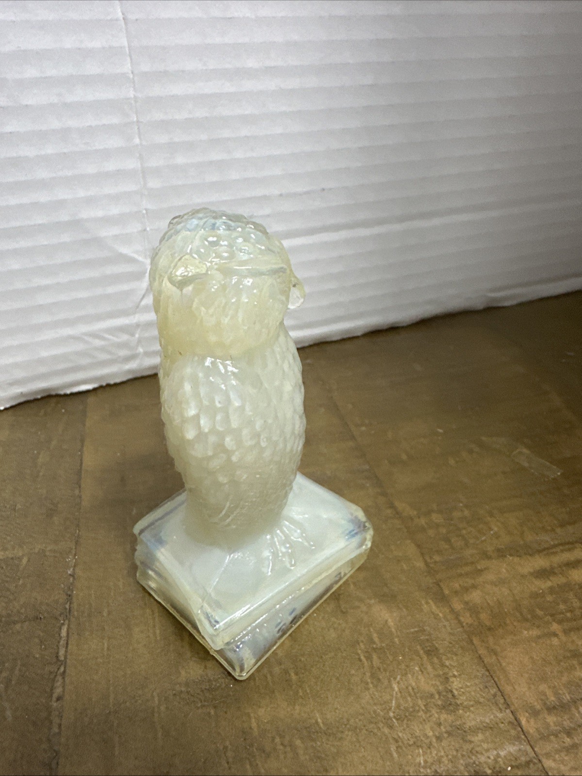 Vintage Degenhart Glass Semi Solid Cloudy White Owl On Books Figurine 3.5”