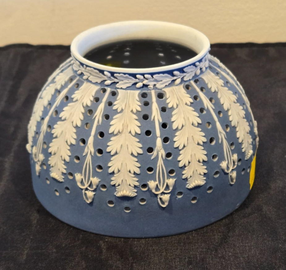 Wedgwood Jasperware Lamp Shade – Hightower Collection – Texas Exhibit 2012