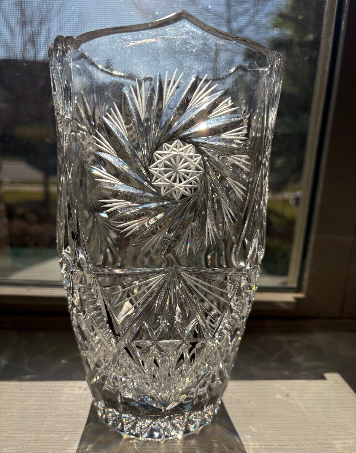 8.75″ Vtg BOHEMIAN Cut Lead Crystal Vase, Sawtooth Rim Pinwheel, Starburst, EUC